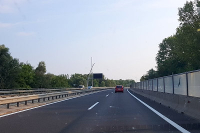 Državljan Albanije je vozil po avtocesti