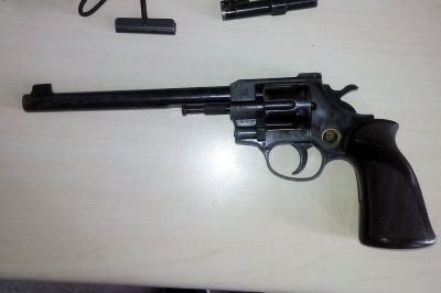 Zasežem revolver, foto: PP Ptuj