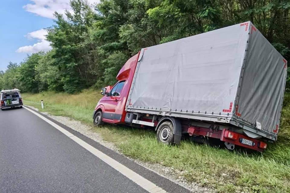 Voznik je zapeljal z avtoceste, foto: PGD Gornja Radgona