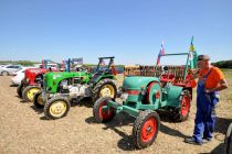 Oranje s starodobnimi traktorji na Krčevini
