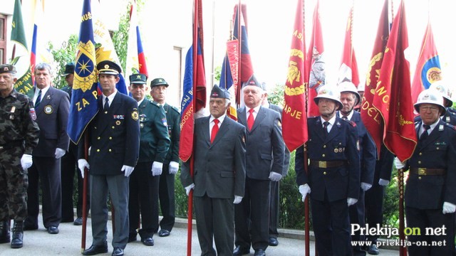Predstavniki policije, gasilcev in vojnih veteranov