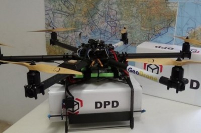 Dron (GeoDrone) za dostavo pošte, foto: Philippe Cassan