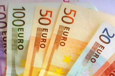 Policisti so obravnavali več vnovčitev ponarejenih bankovcev za 50 evrov