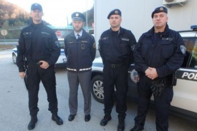 Nudili bodo pomoč slovenskim ter tujim policistom pri delu z migracijami, foto: policija.si