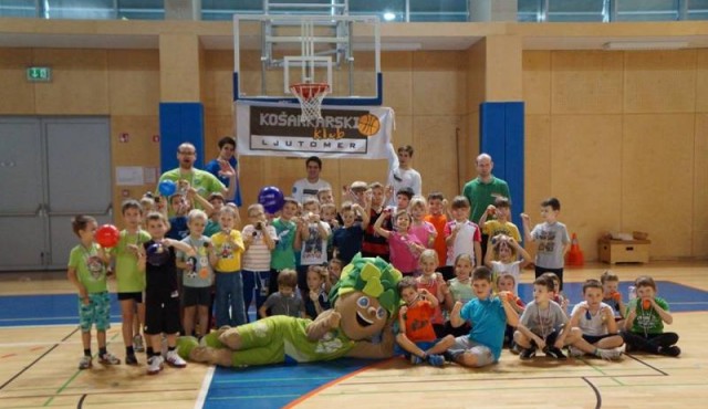 Z njimi je bila tudi maskota Košarkarske zveze Slovenije in promotor košarke - Lipko, foto: Brina Godec