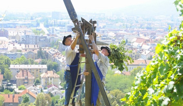 V Mariboru postavili klopotec, darilo Prlekije