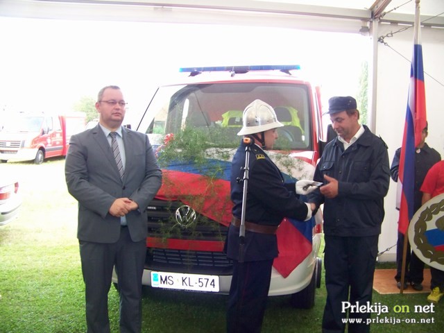 110 let PGD Bunčani s prevzemom novega gasilskega vozila