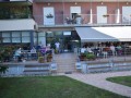 Občinstvo na terasi in balkonih