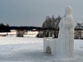 Snežna skulptura Marije