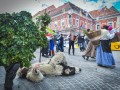 Ob spremljavi folkloristov je Jürek Rabolja premagal