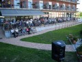 Številno občinstvo na DOSOR-jevi poletni terasi