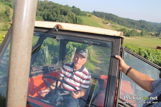 Postavljanje klopotca v Steyerjevem vinogradu