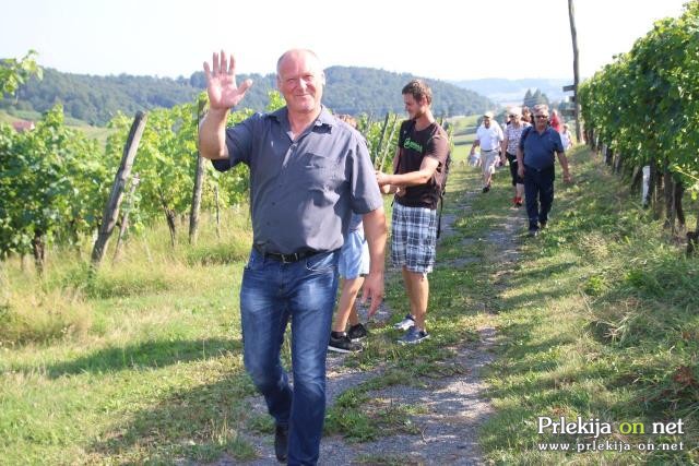 Postavljanje klopotca v Steyerjevem vinogradu