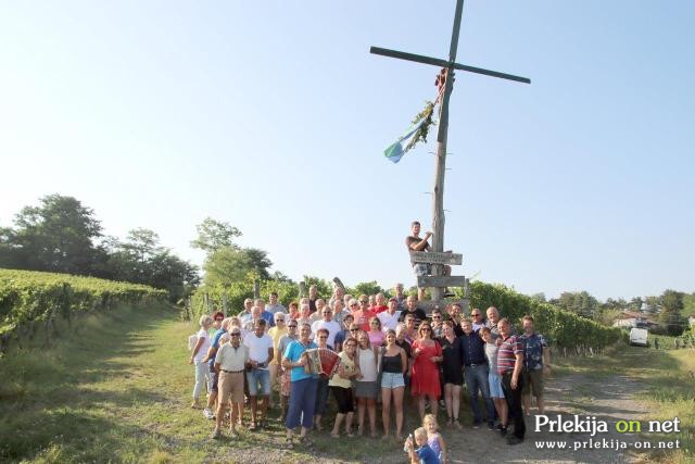 Postavljanje klopotca v Steyerjevem vinogradu