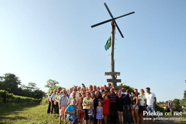 Postavljanje klopotca v Steyerjevem vinogradu