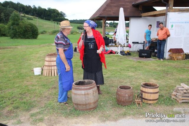 Srečanje ljudskih pevcev in godcev