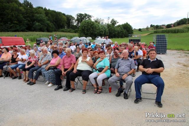 Srečanje ljudskih pevcev in godcev