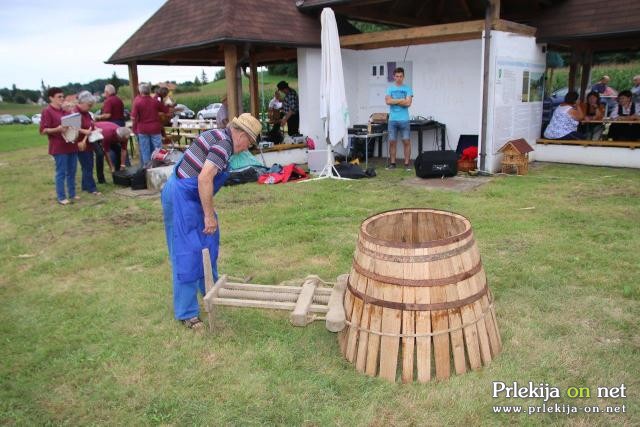 Srečanje ljudskih pevcev in godcev