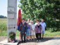Člani ZZB za vrednote NOB Radenci pri spomeniku v Mostju