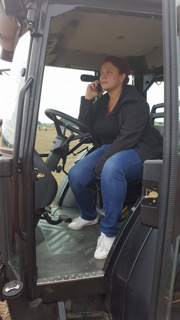 Tekmovanje žensk v spretnostni vožnji s traktorjem