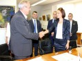 Čestitke obeh po podpisu listine