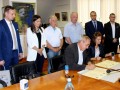 Listino o sodelovanju podpisuje župan Alojz Glavač