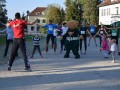 Ogrevanje tekačic in tekačev pred tekom