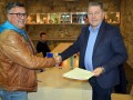 Podpis pogodbe o ureditvi nogometnega igrišča