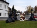 V radenskem krožišču so ga spremljale čarovnice