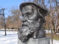 Drago Tršar: Kip Primoža Trubarja v parku v Murski Soboti