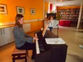 Nina Gradišnik igra flavto