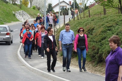 Pohod po novih pločnikih