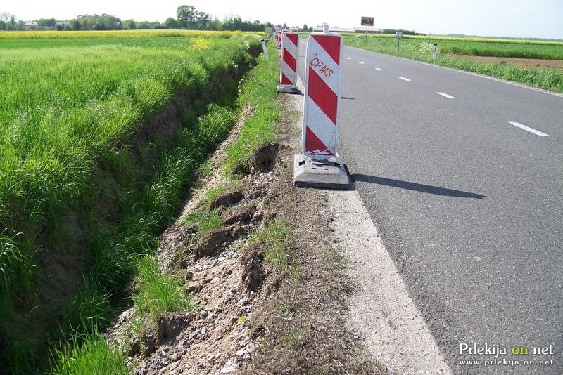 Bankine ob državni cesti Lipa - Gomilica