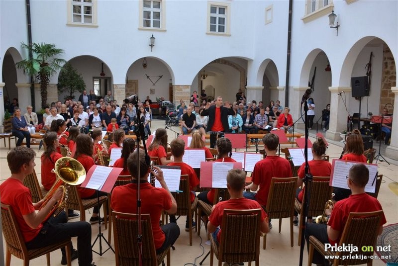 Koncert Med grajskimi zidovi