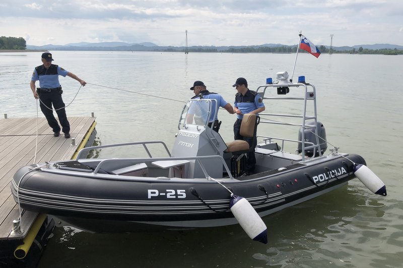 Policijski čoln Piton