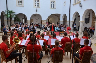 Koncert Med grajskimi zidovi