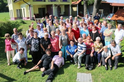 Žalnega slovesa s snopom se je udeležilo 48 najbolj zvestih radijskih poslušalcev