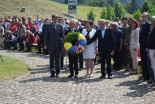 Venec županov koroških občin k spomeniku