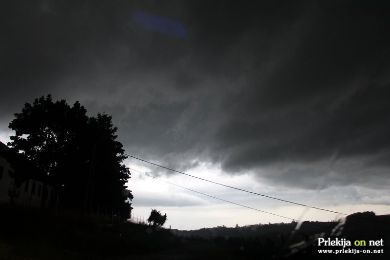 Torkovi nevihtni oblaki nad Prlekijo