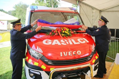 Gasilci in gasilke PGD Lešane imajo novo gasilsko vozilo, foto: Ludvik Kramberger