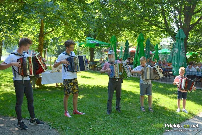 Veseli popoldan s harmonikarji