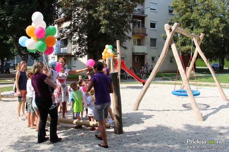 Odprtje novih otroških igral med bloki