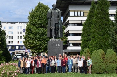 Pri veličastnem spomeniku Josipu Brozu – Titu v Velenju