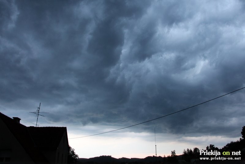 ARSO je izdal opozorilo in oranžni alarm