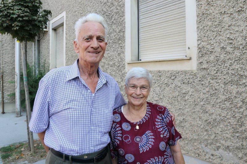 Biserno poročenca Anica in Martin se rada sprehajata po svoji Gornji Radgoni, foto: Ludvik Kramberger