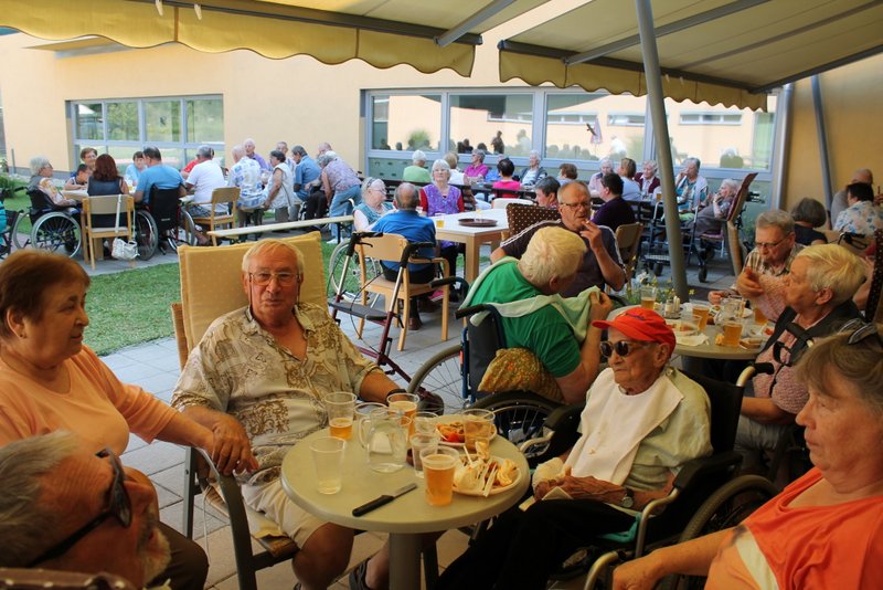 Lepo se je družiti in klepetati s sovrstniki