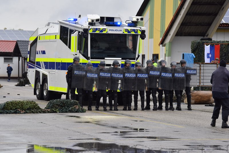 Vaja posebne policijske enote na sejmu SOBRA