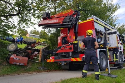 Prevrnjen traktor, foto: PGD Ormož