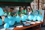 Sprehod za spomin z modrimi baloni
