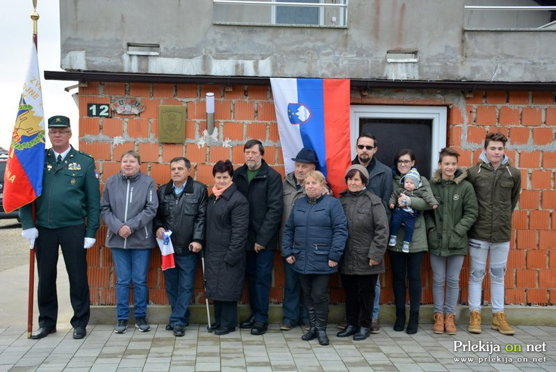 Odkritje spominske plošče v Lastomercih